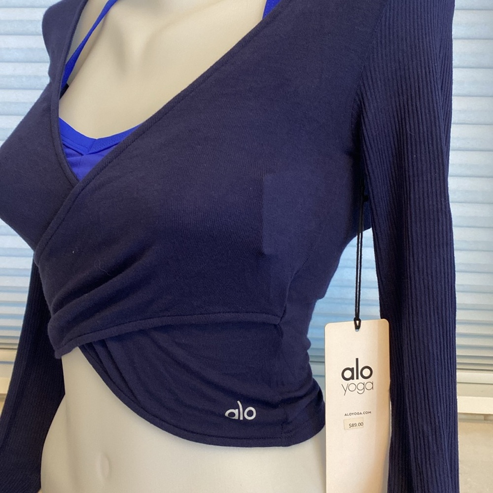 Alo Yoga Amelia Long Sleeve Crop Top. BNWT - Picture 12 of 12